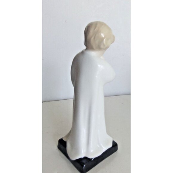 Vintage Royal Doulton Figurine "Darling" 5 1/4" tall H.N. 1985 by Charles Vyse - Picture 8 of 9